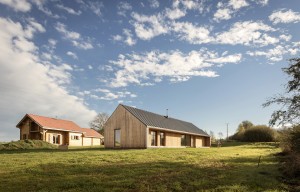 House in Vezet, France by Mathieu Noël & Élodie Bonnefous Architects